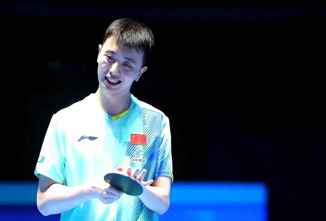 教练组突然撤下林诗栋，把重庆赛正赛资格砸给一个05后小子。
 
你以为国乒在乱出