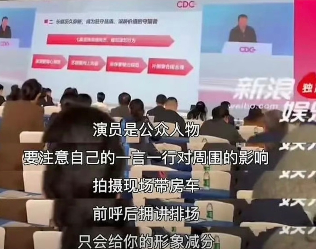 尽整些没用的，做到行业顶端哪个不被前呼后拥啊，那些行业大佬，上清华北大的不也被簇