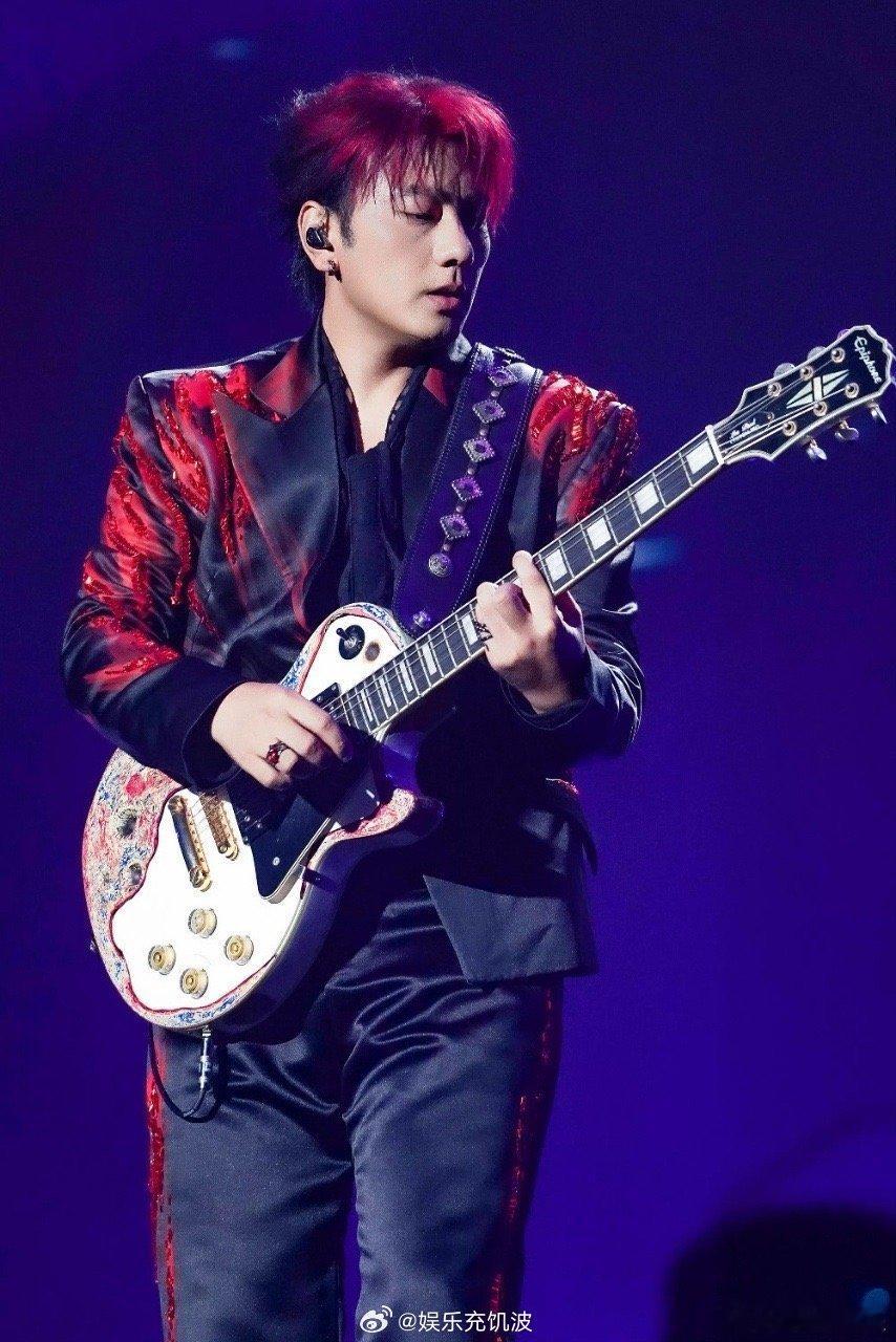 海来阿木遇到外国粉丝的反应不如见一面海来阿木巡回演唱会 救命！海来阿木佛山巡演的