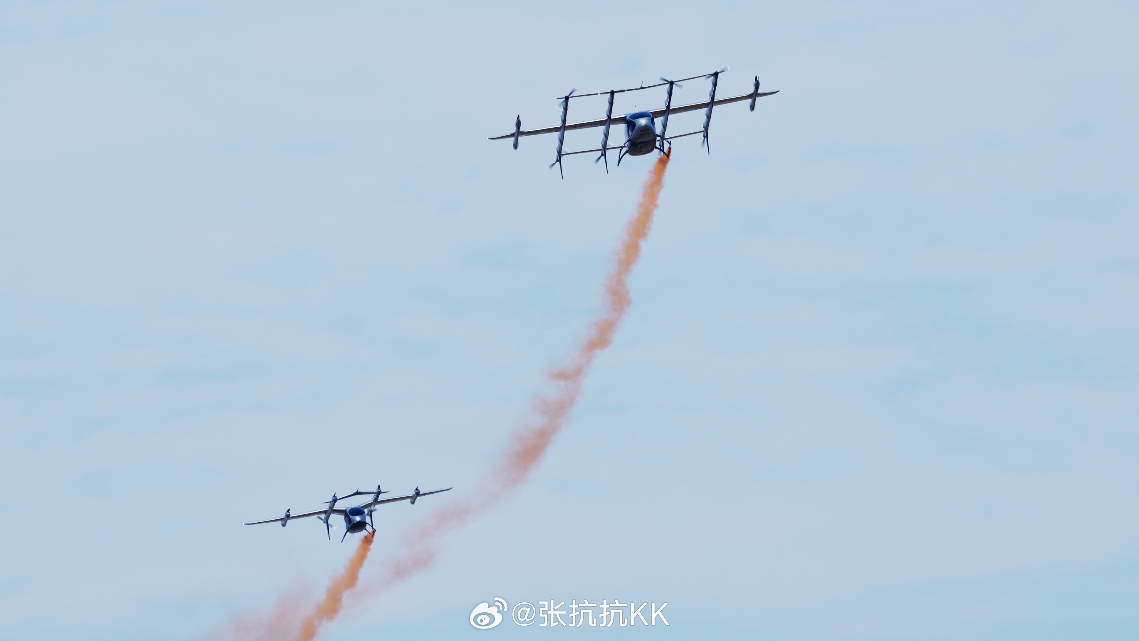 eVTOL大家可能都见过，一般体型不大，装一两个人就行了。 今天见的就有点庞大了