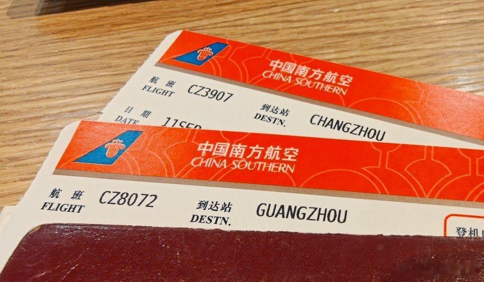 我晕了个大晕😵走到机场才发现忘了带抽奖的写真书！！！我就说忘了点啥[允悲][允