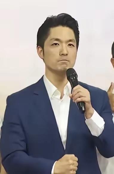 蒋万安终于硬气了一回！七七纪念日喊出:“我们绝不能忘了无数先烈用牺牲换来的胜利！