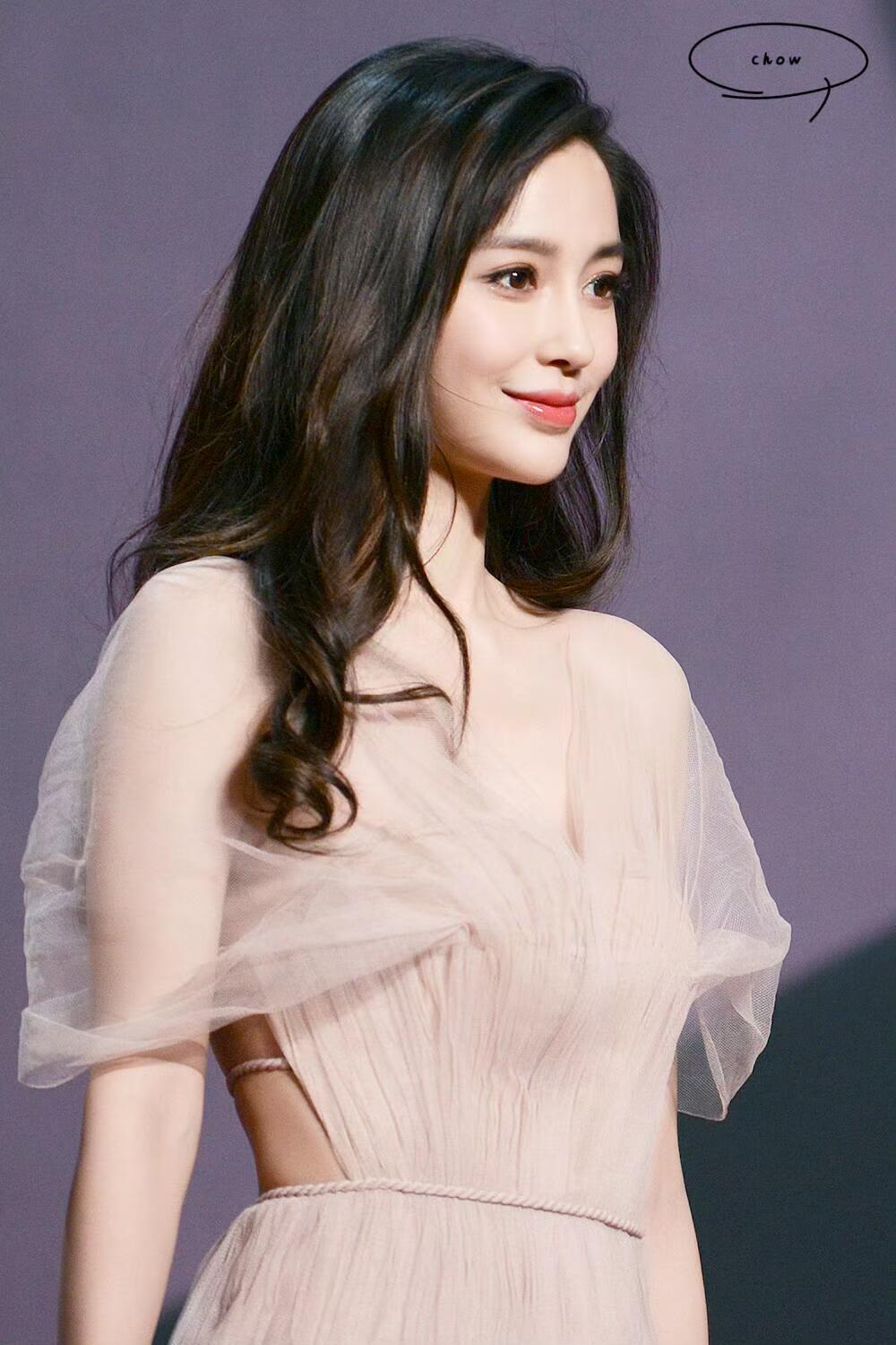 angelababy杨颖 大家早上好呀！今天又是全新的一天大家早上吃了什么呀！☀
