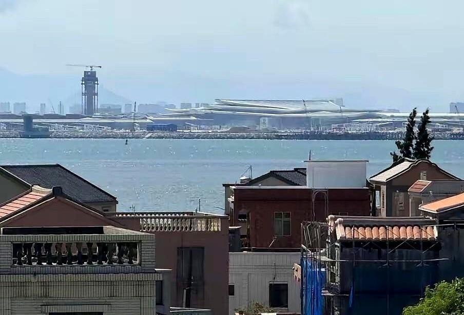 国台办刚宣布，要给金门、马祖通水、通电、通气、通桥。话音刚落，金门县副县长李文良