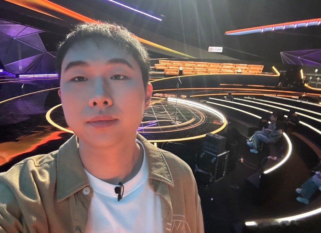 和高个子朋友出去被误以为是父子脱口秀和Ta的朋友们 谁懂啊！听完陈火腿的讲述，脑