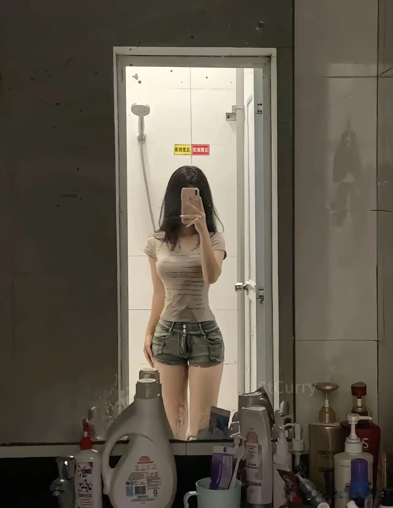 现在的小姑娘都怎么了，动不动就是求包养，要高薪的？
在一些大学校园里，这些漂亮的