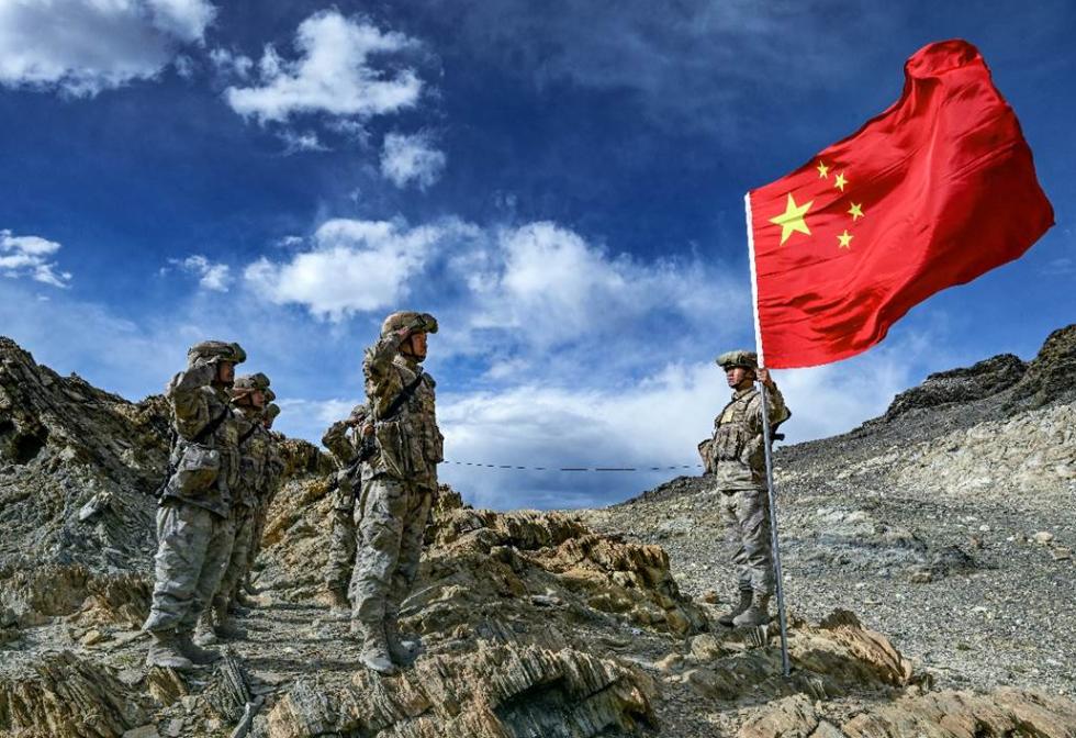 中国精英个顶个爱国，不爱国的大多是窝囊废？
近日，爱国大V孤烟暮蝉发文称，美国顶