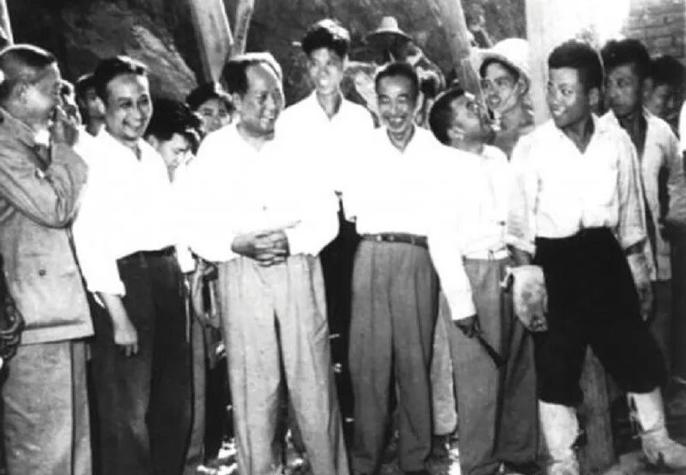 毛泽东表哥文涧泉78岁孤身赴京告状，毛主席耐心倾听。1959年，一位来自湖南的老