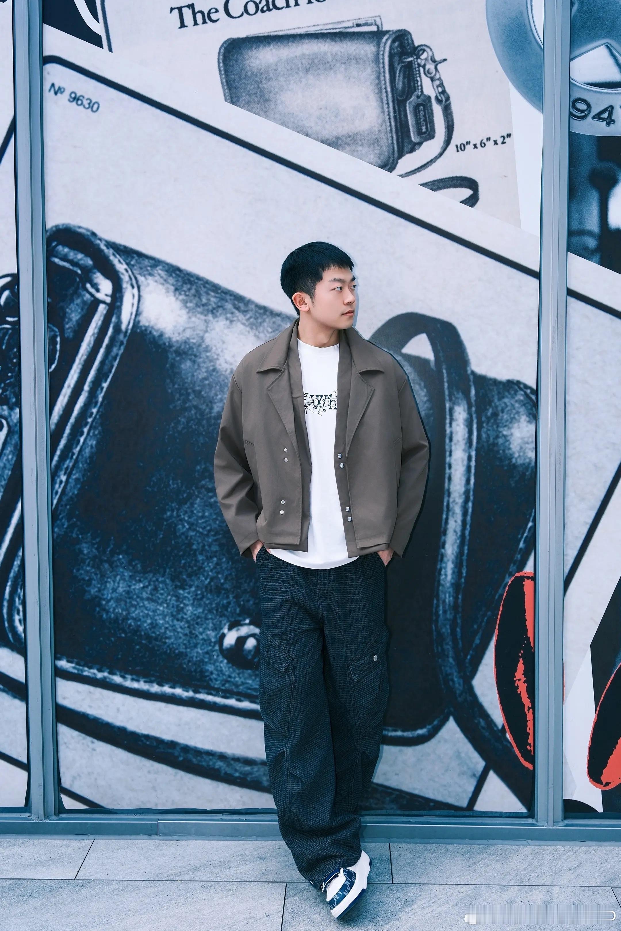 袁励岑：一半山色 一半灯火 不虚此行😜 