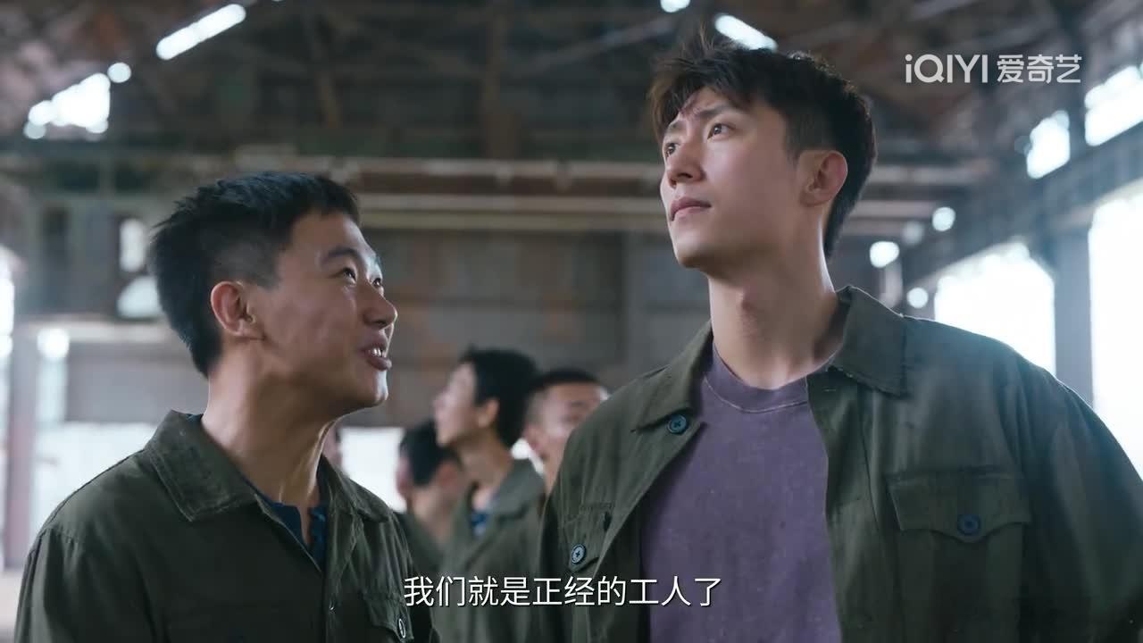 电视剧岁月有情时黄景瑜张小满 第14集，图1小满真漂亮～～后面去参观工厂这段应该