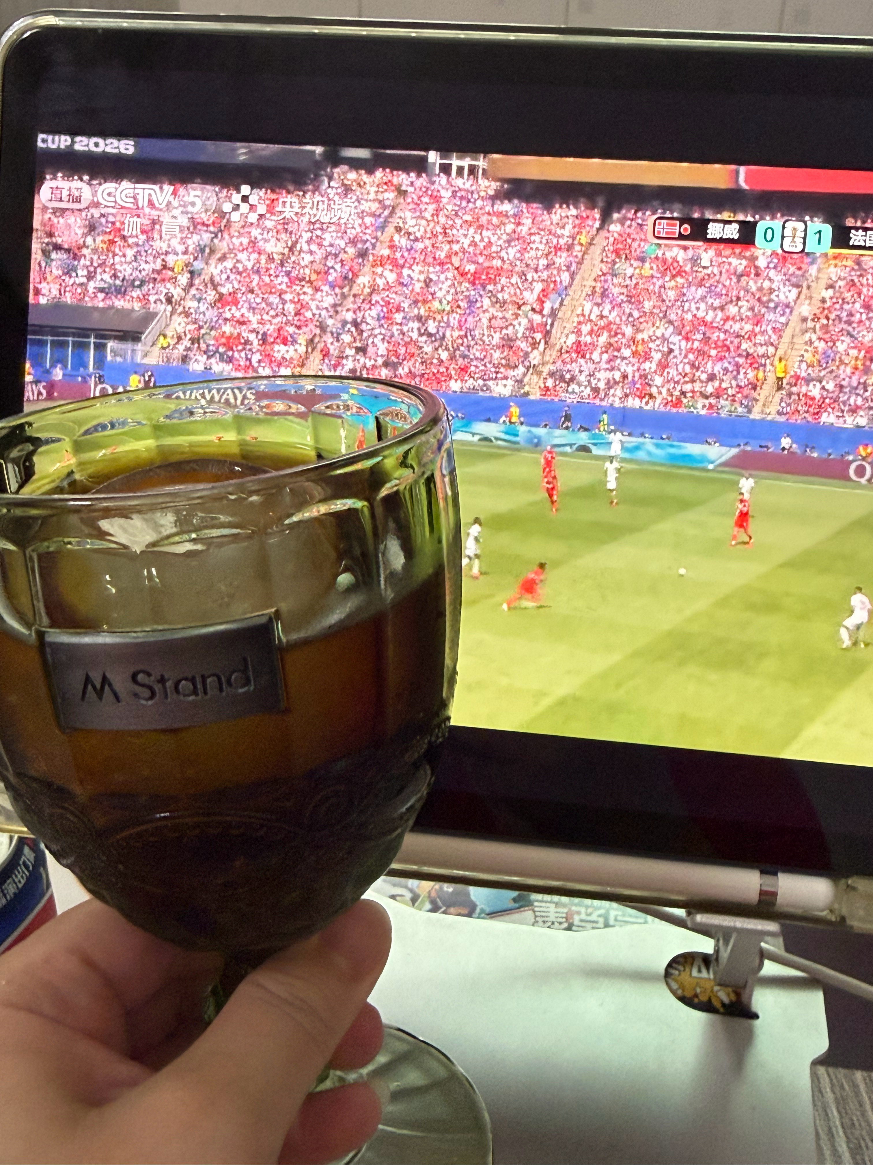 让我们举杯 🍹 看会儿重播 