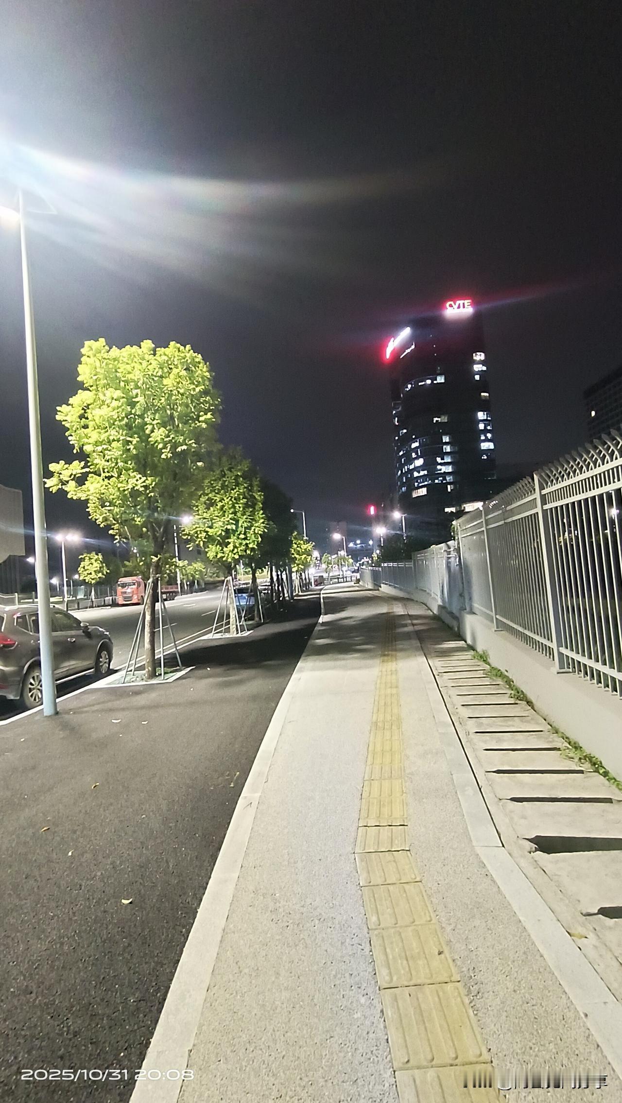广州知识城夜晚最新现状实拍，拍摄于2025.10.31晚，让人难以想象，看看吧！