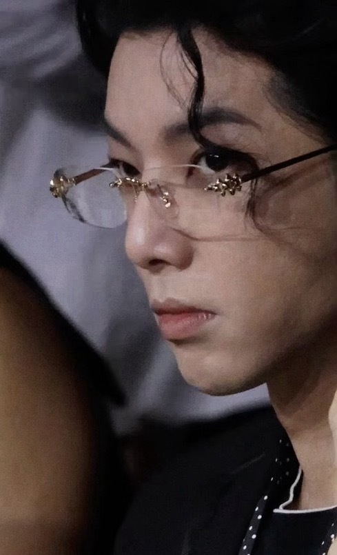 又是一个完美的视觉错位俏丽的右眼睛睫毛[笑cry][笑cry][笑cry] ​​