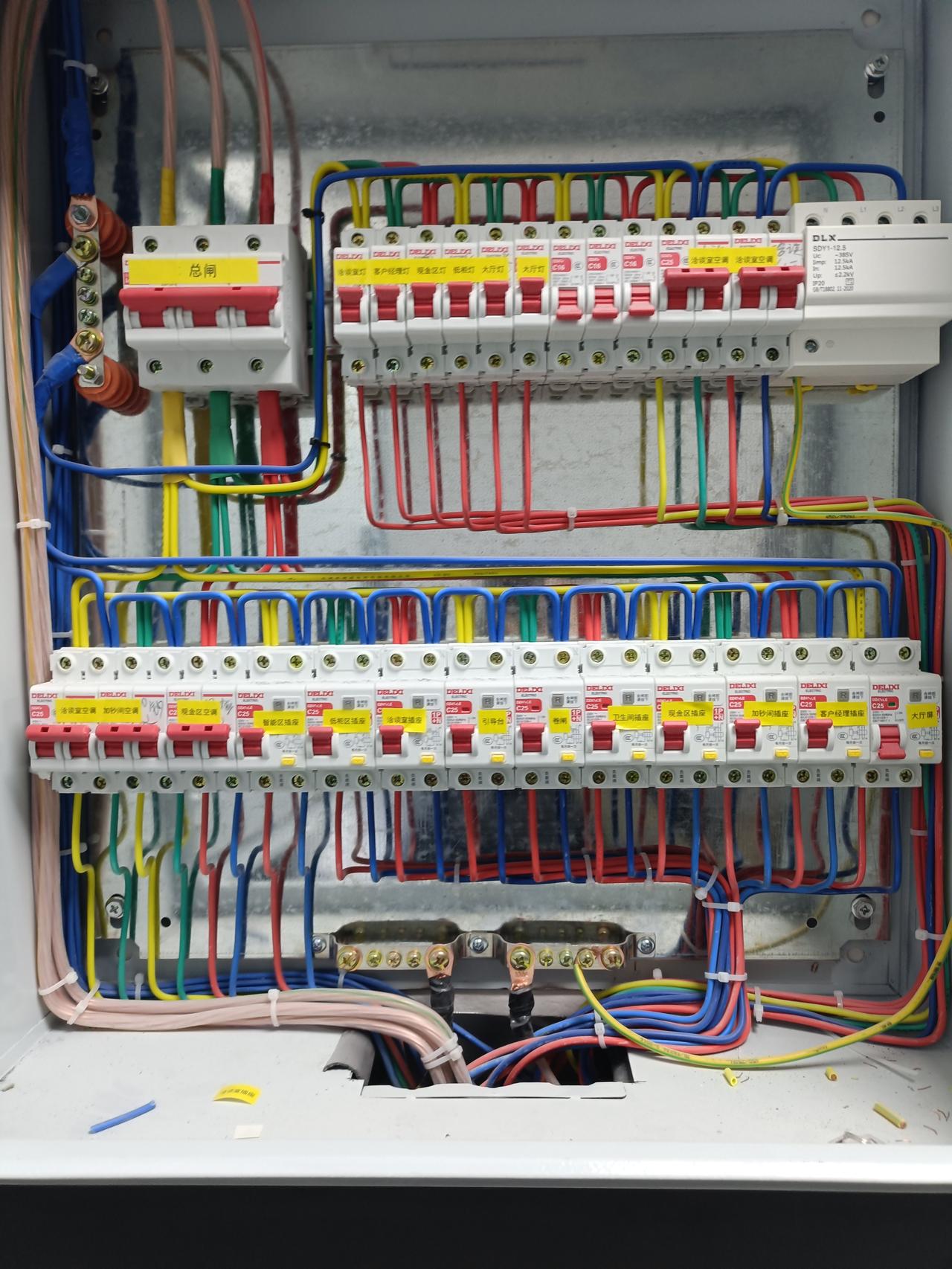 分享一张随手拍配电箱