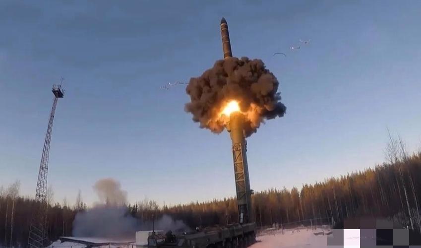 这回那个被吹上天的“榛树”导弹，实际落地表现简直让人大跌眼镜。

乌克兰有个工程