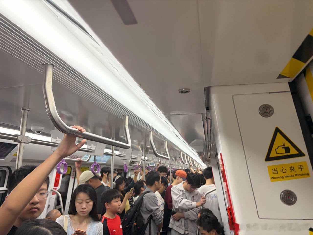 深圳地铁 网友：2026.4.25，星期六，17:55，深圳地铁5号线长龙-布吉