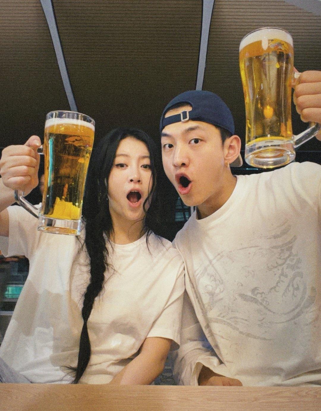 李嘉格的儿子叫她男友“小董哥哥”，
李嘉格和男友互喊老公老婆，
这是不是有点不对