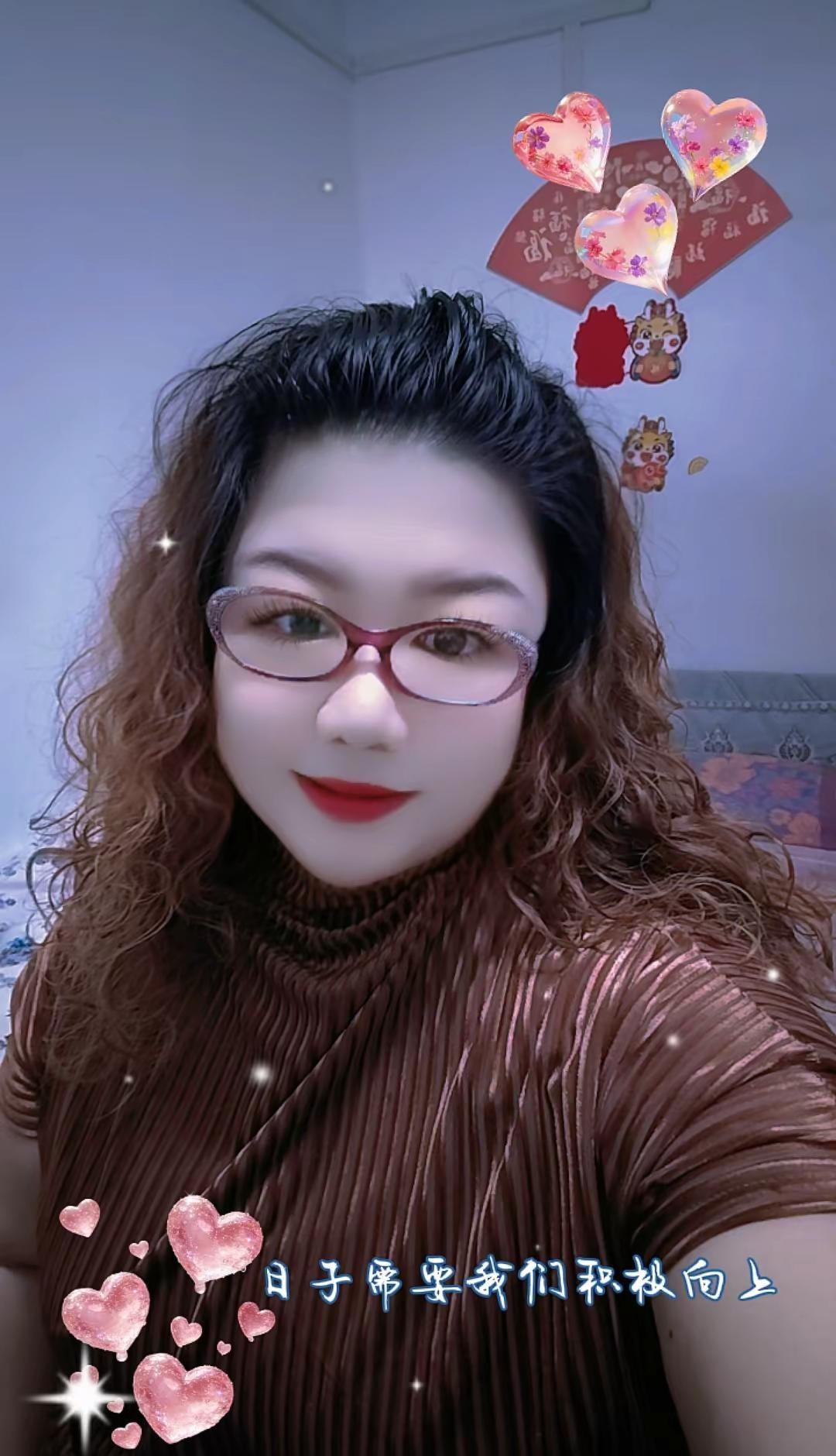 立春气渐暖，举杯共迎春。