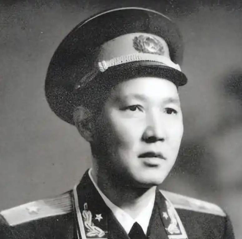 1960年，第63军军长傅崇碧在定期身体检查中，不幸被查出肾癌，为了身体健康，傅