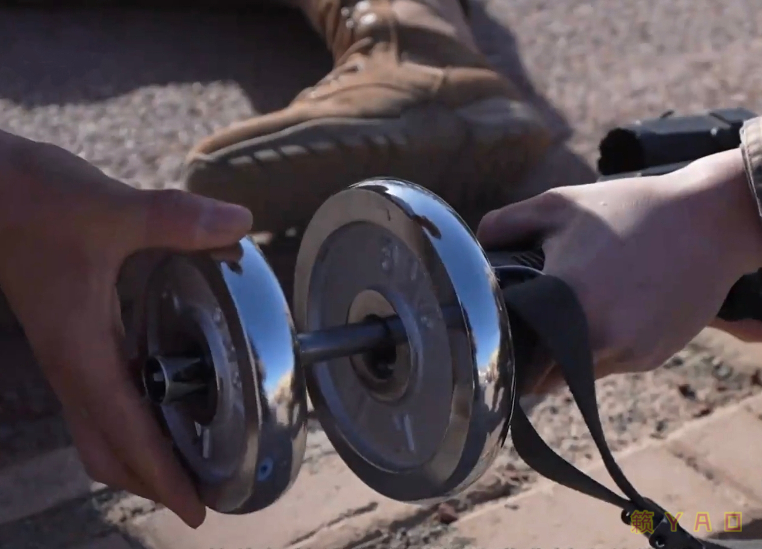 PAP实践创新战术训练之“摔进式突入法”据枪练习2kg+1.5kg+0.75kg