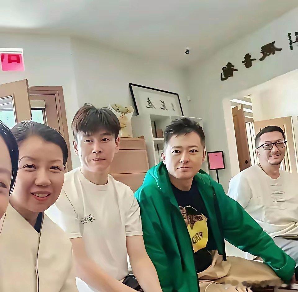 这居然是任泉，真的认不出来了。