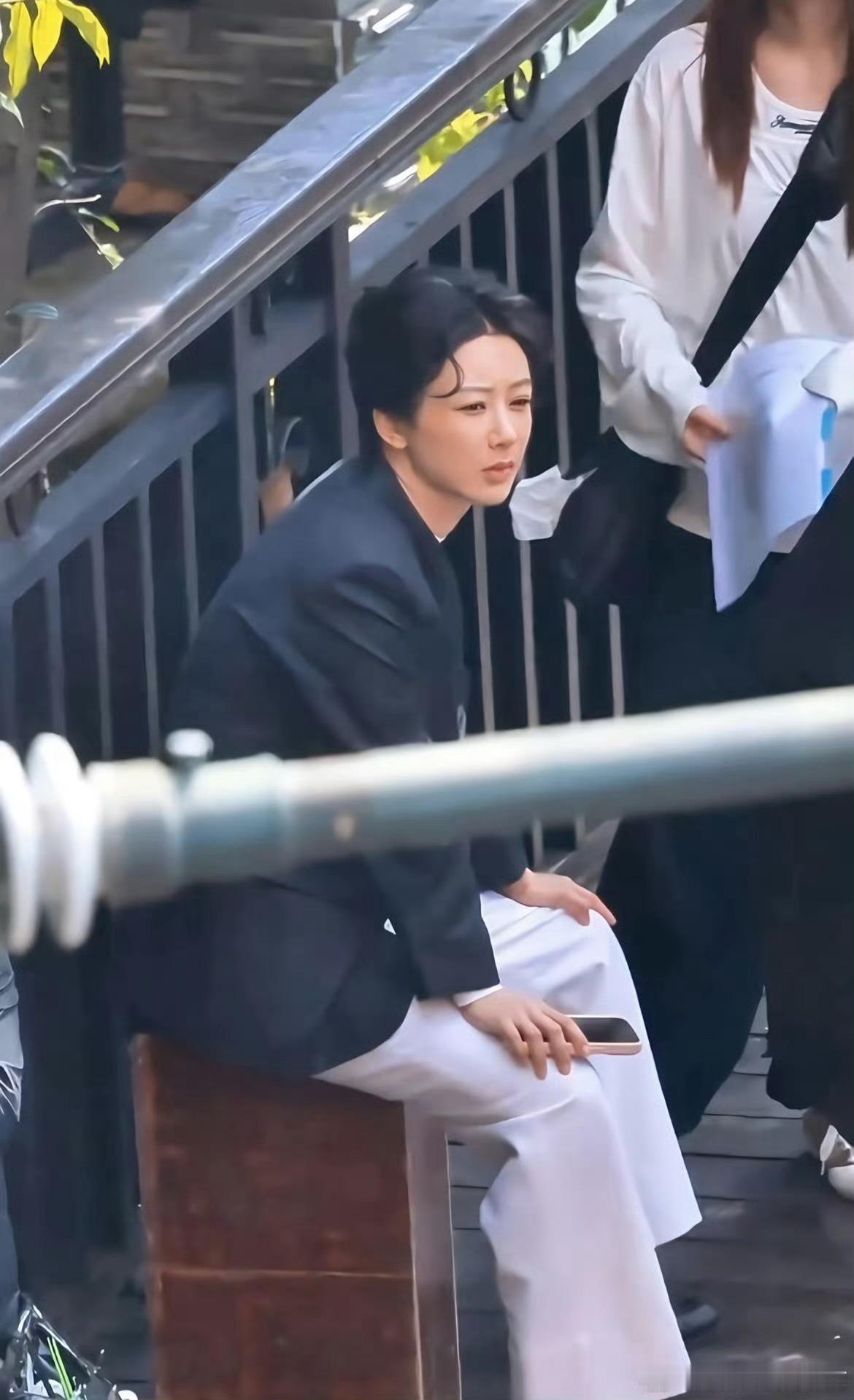 33岁杨紫拍戏状态紫的路透，但凡无精修就不可能有啥状态…33岁杨紫拍戏状态