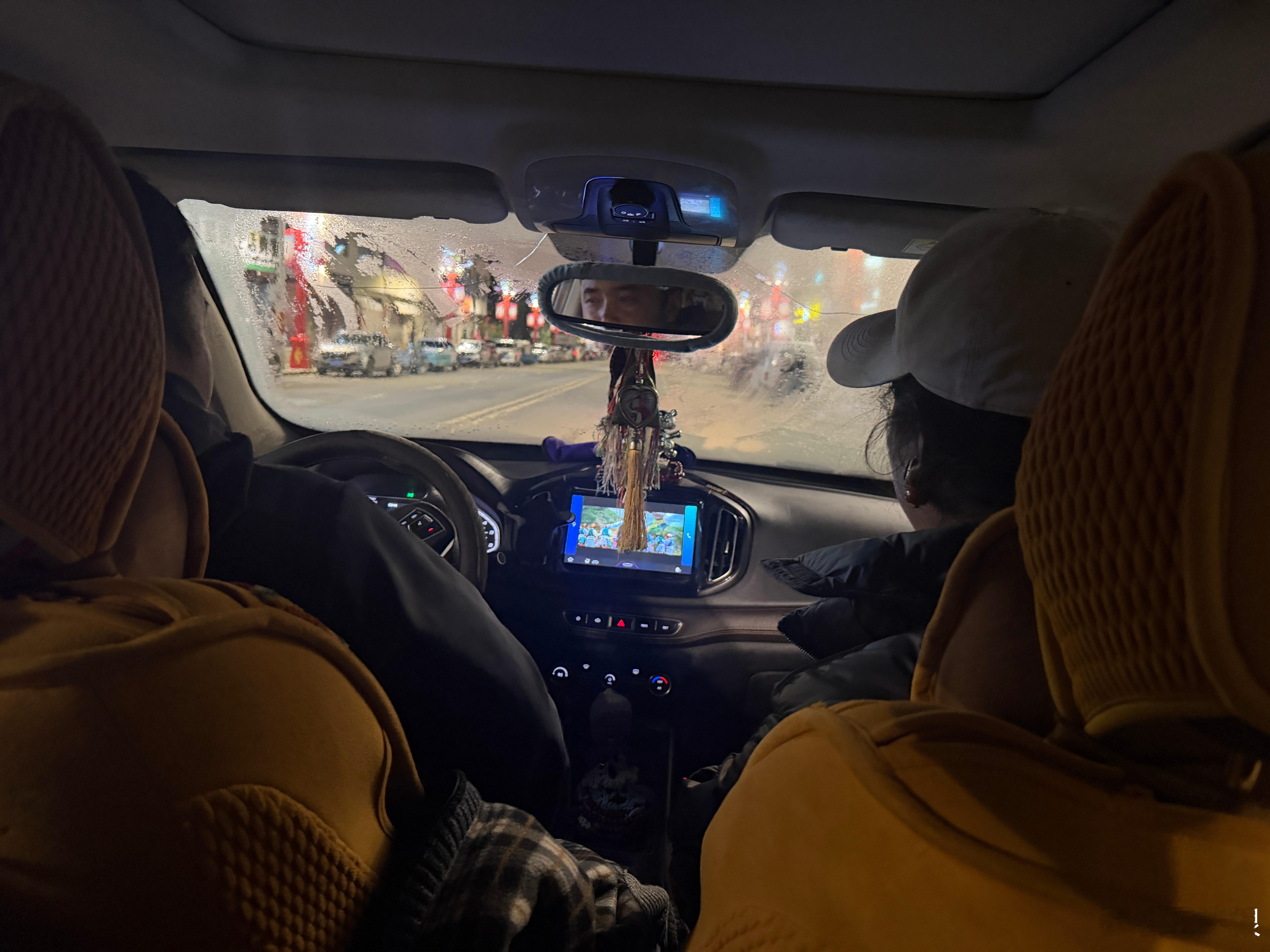 完啦，打游戏误事！这边晚上打不到车，尊贵的滴滴V7也毫无办法。还好藏族同胞热情，