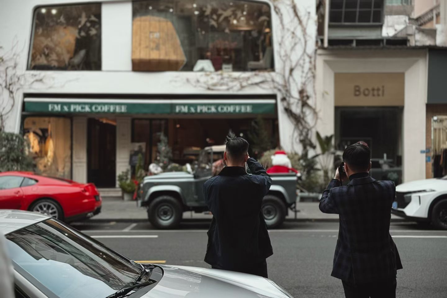 如果有人和你说有了新能源“老舅燃油车”就是垃圾，那离这种人远点…真正的车迷一定是