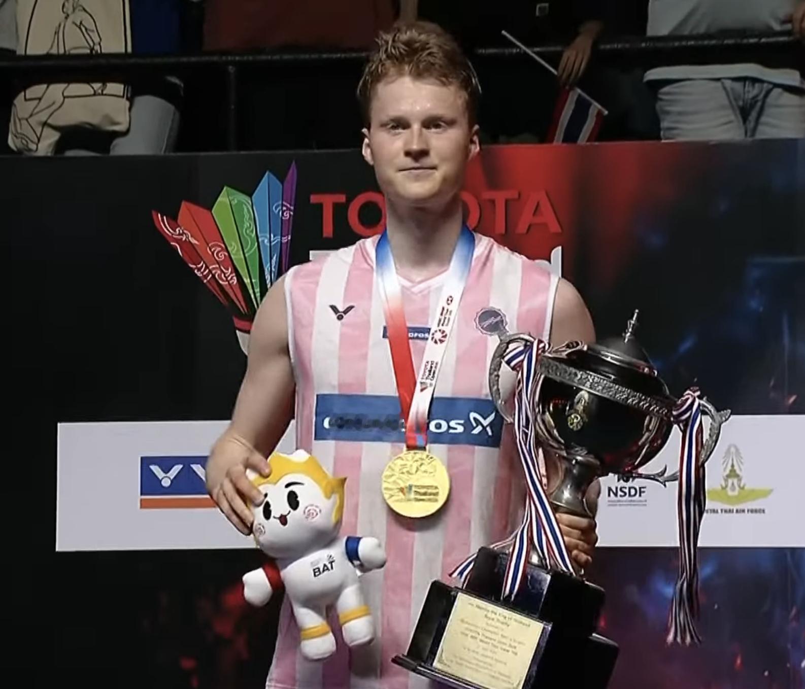 【安东森🇩🇰夺冠之路🏆】首轮：21-7、21-17 🇭🇰吴英伦【⏰43