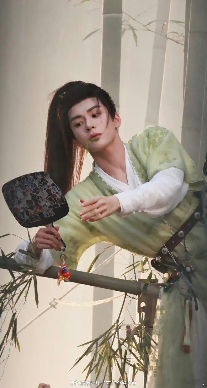 曾舜晞攻玉第二套造型曾舜晞就是古装的神，攻玉第二套造型路透来了，绿衣少年郎好潇洒