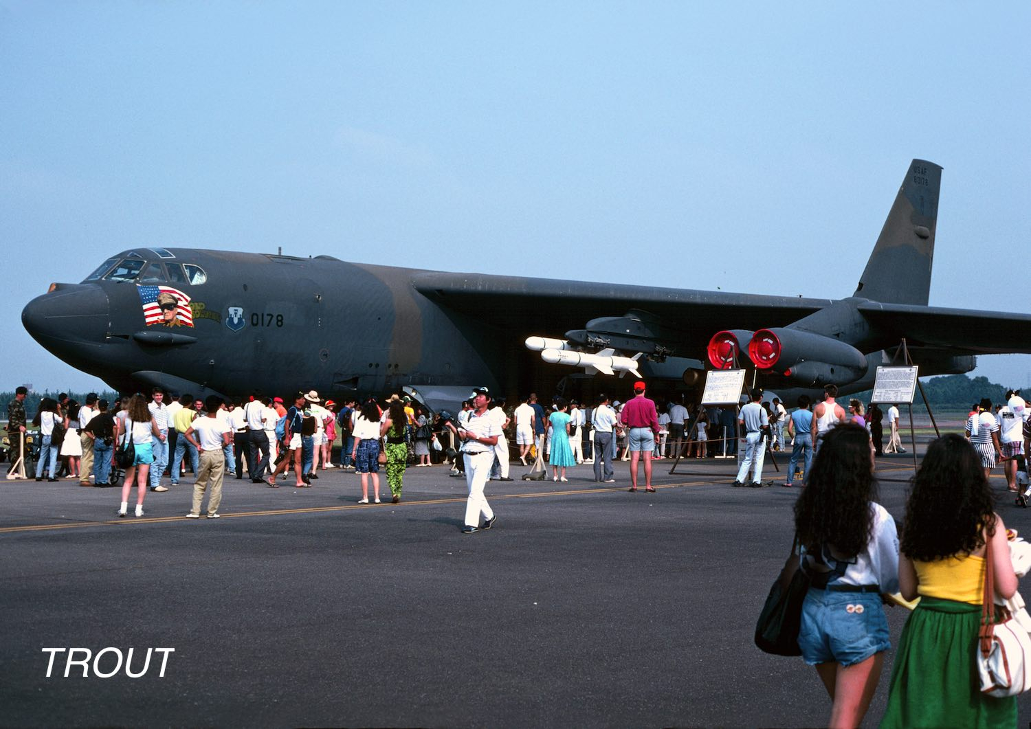 1989年8月。B-52G  "OLD SOLDIER"飞临横田基地 ​​​
