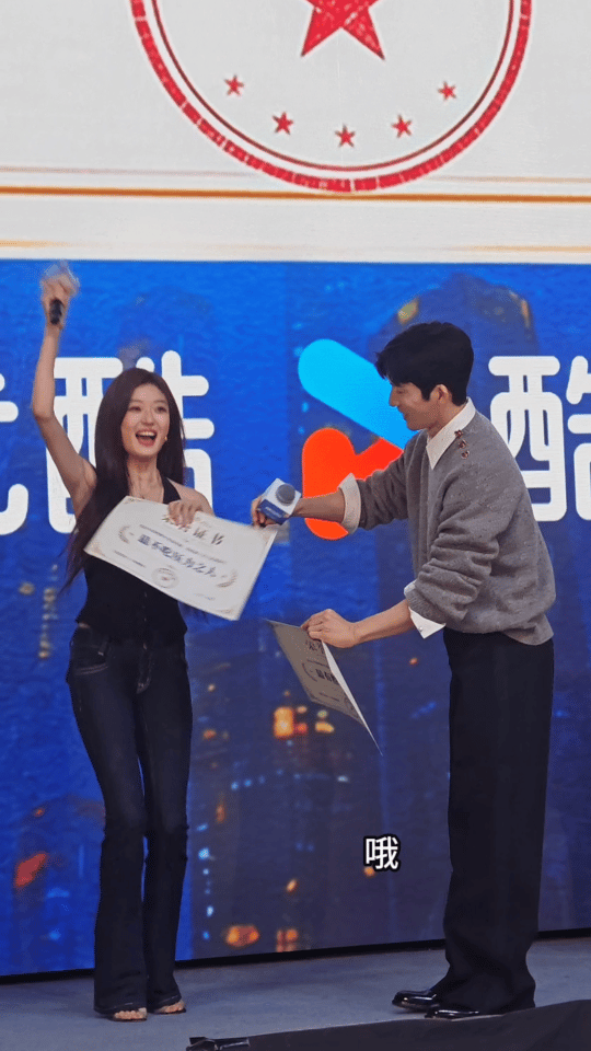 剧里没拿到的专家井柏然线下给孙千了《早春晴朗》收官见面会售后太戳人！剧里尚之桃努