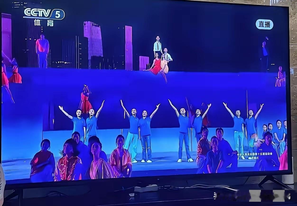 有一说一！
深圳这次运动会闭幕式，真让我失望透顶。内容也好，形式也罢，都是草草了