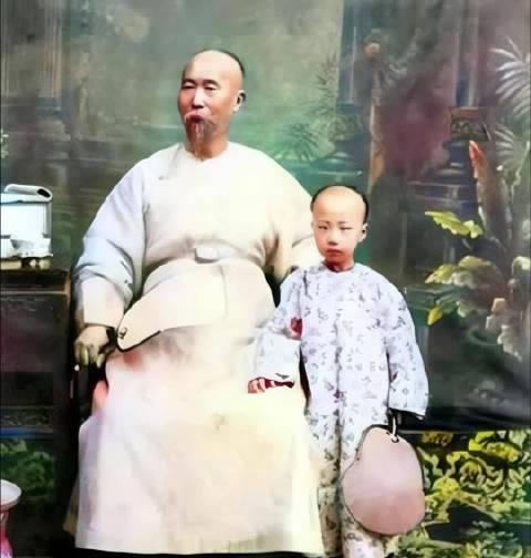 1955年，他饿死的那天，身边一粒米都没有

那是1955年的某个冬日，北京城某