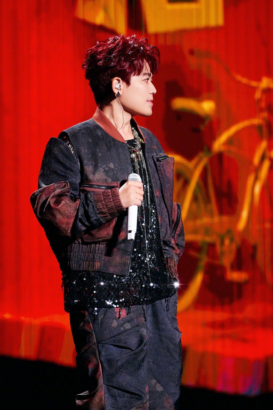 苏醒回应回西安开演唱会  想要去看苏醒演唱会的心已经达到了顶峰，要不考虑直接开巡