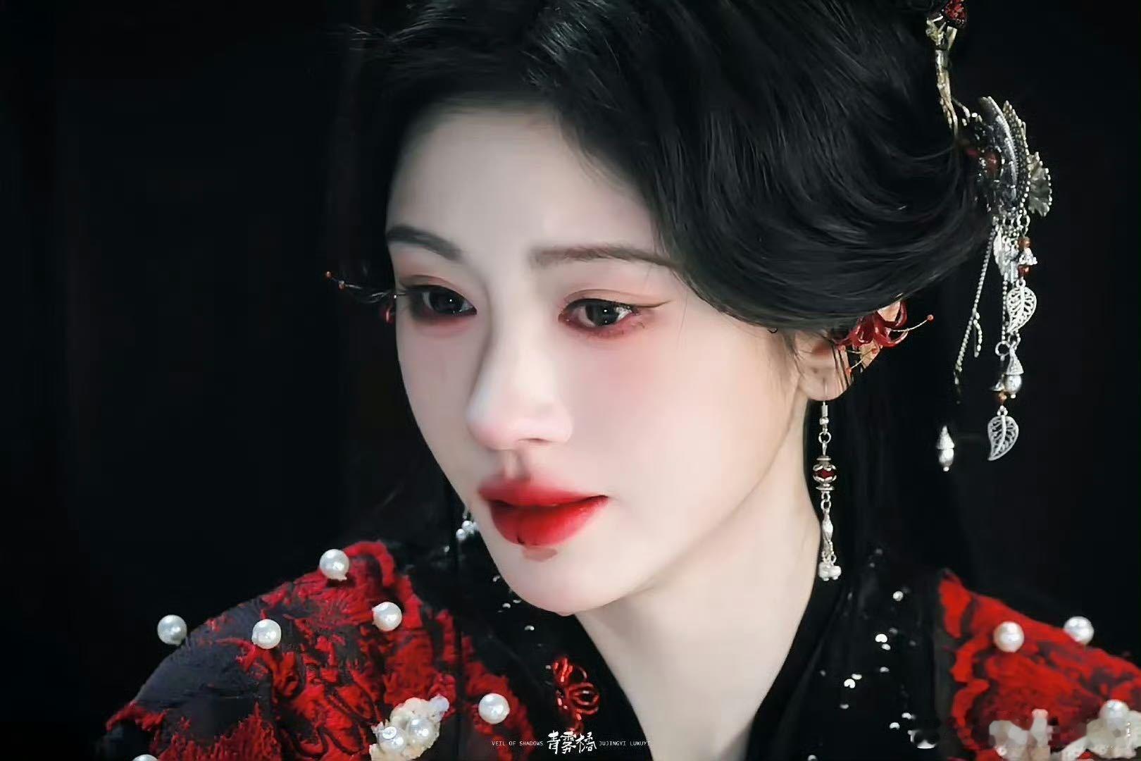 鞠婧祎演技 鞠婧祎用细节撑起角色，眼神、语气、神态都贴合人设，完全让人相信她就是