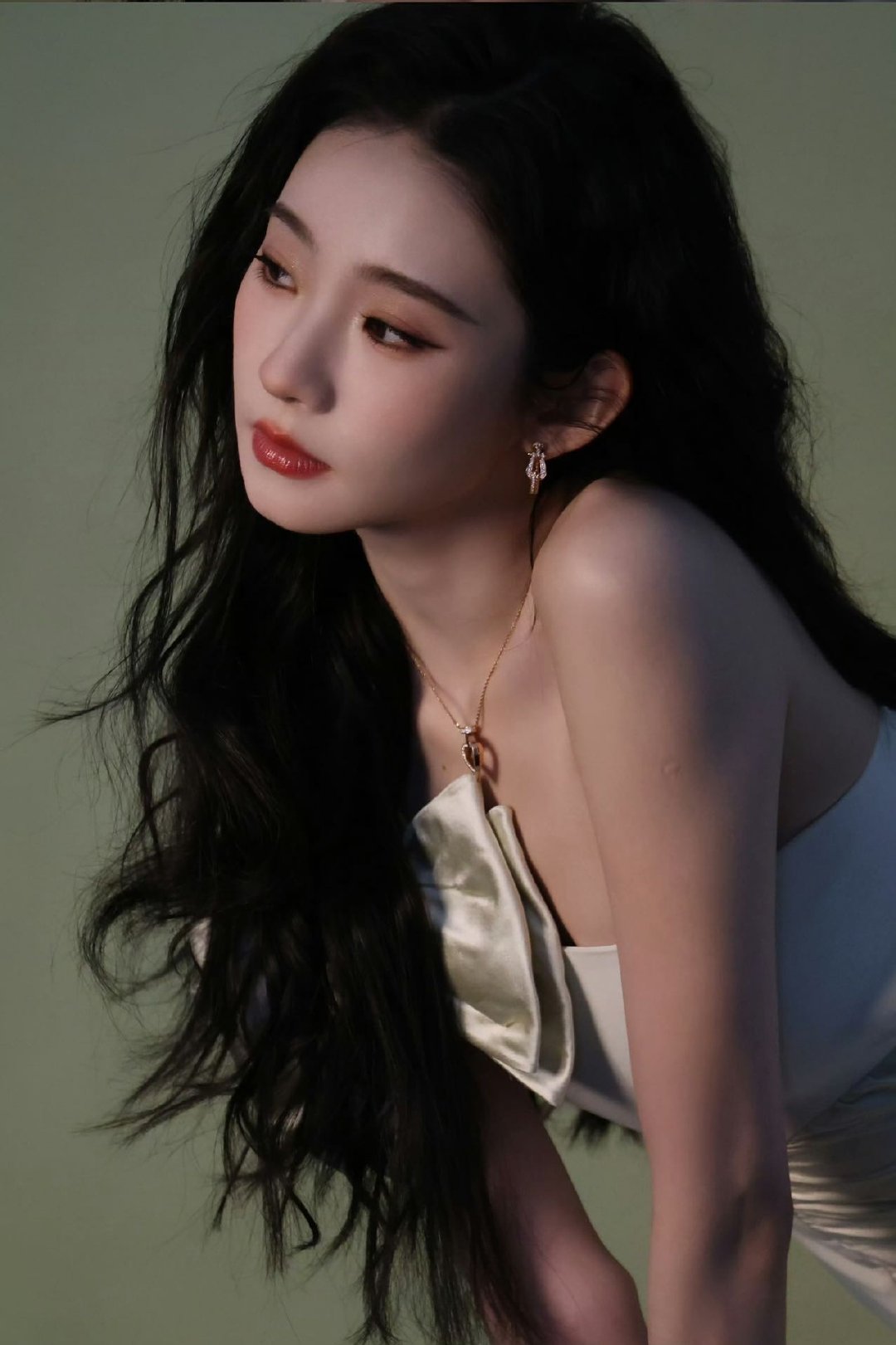 张艺凡粉色草莓大福张艺凡前一秒妈妈后一秒妹妹 戏里是小草莓，戏外是粉色甜妹，这套