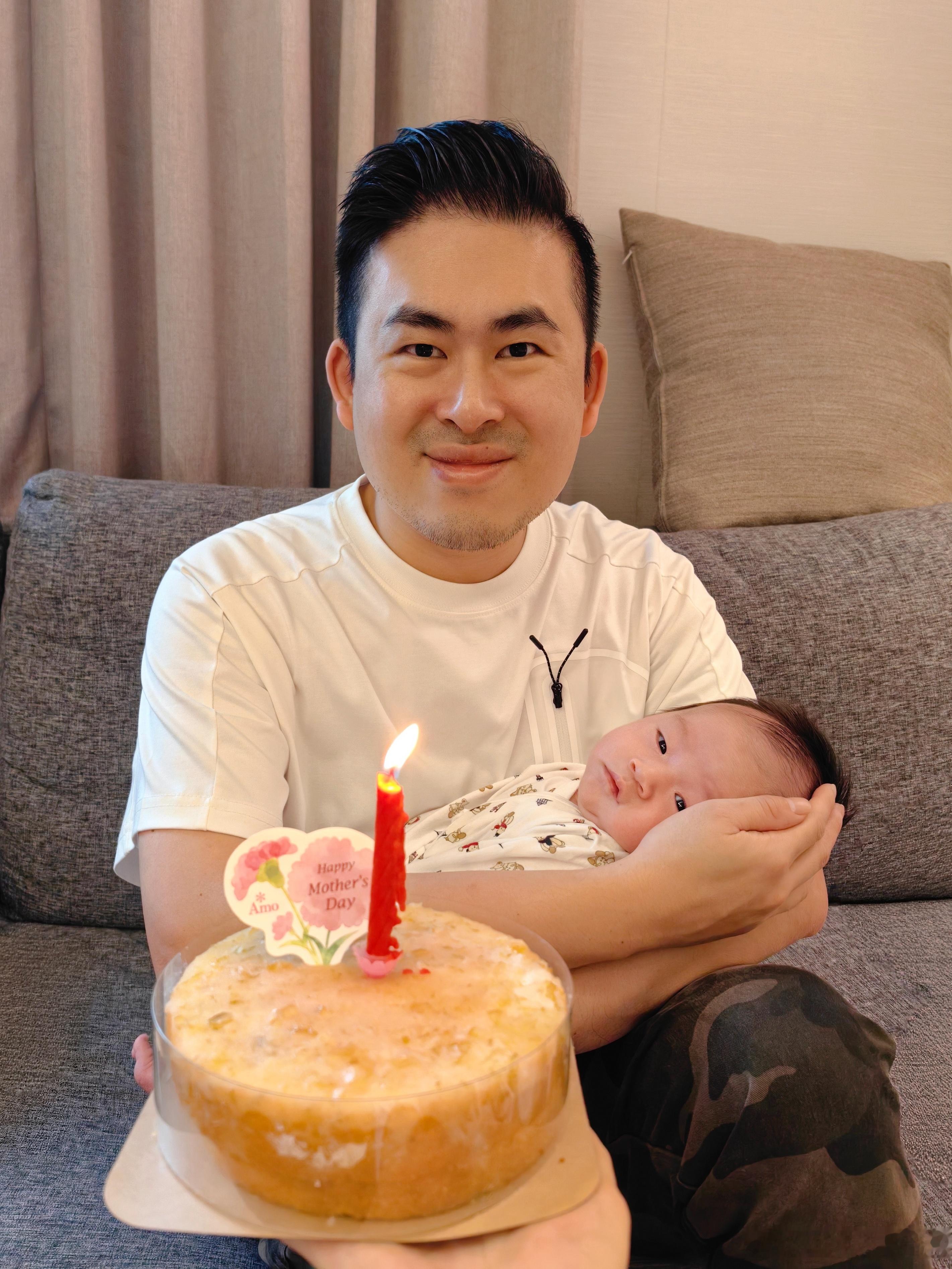 王炳忠率长子小龙马祝各位妈妈母亲节快乐愿家家户户的小宝宝都平安成长 