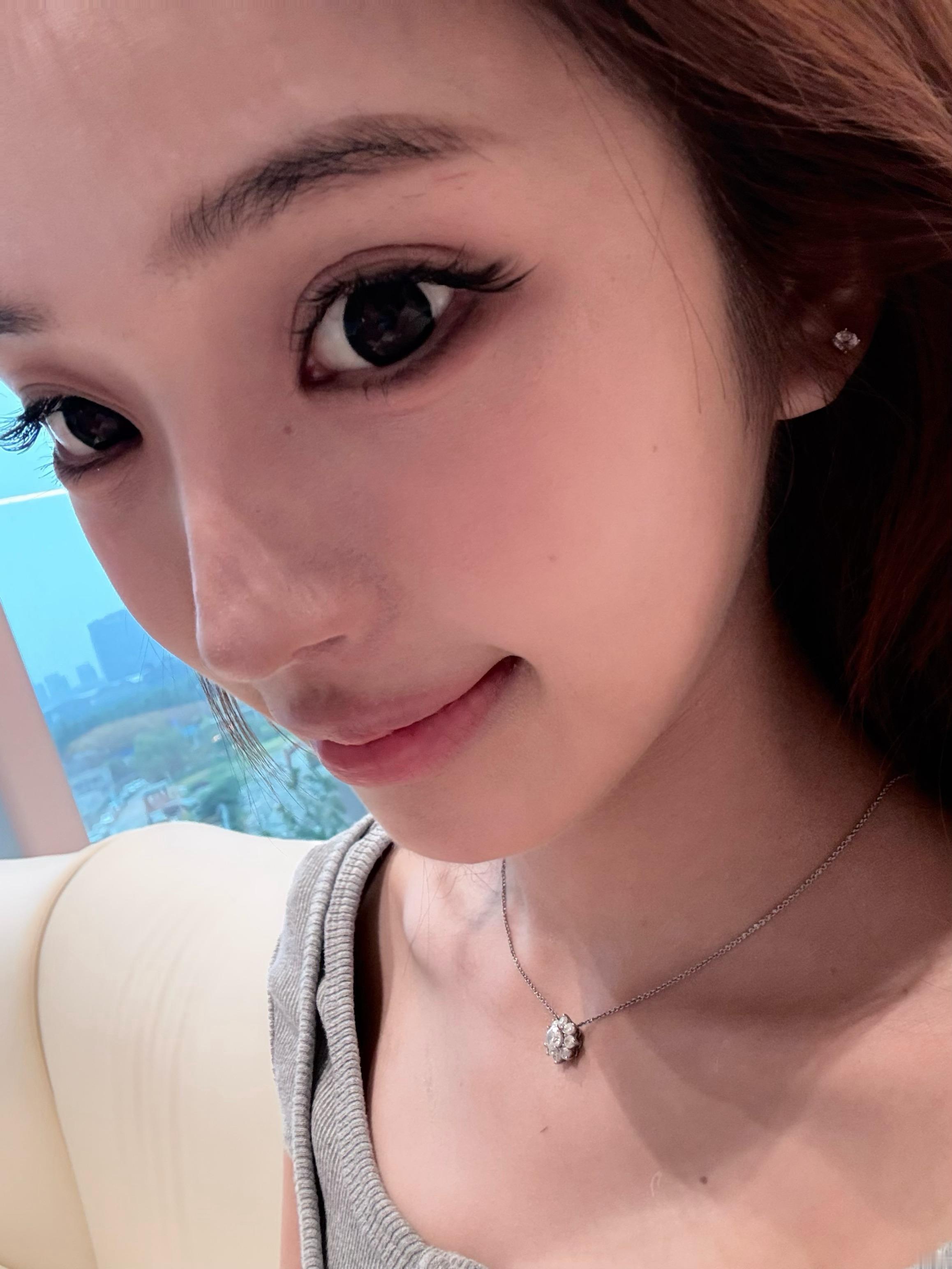 最近喜欢贴狐系的睫毛[嘻嘻] ​​​