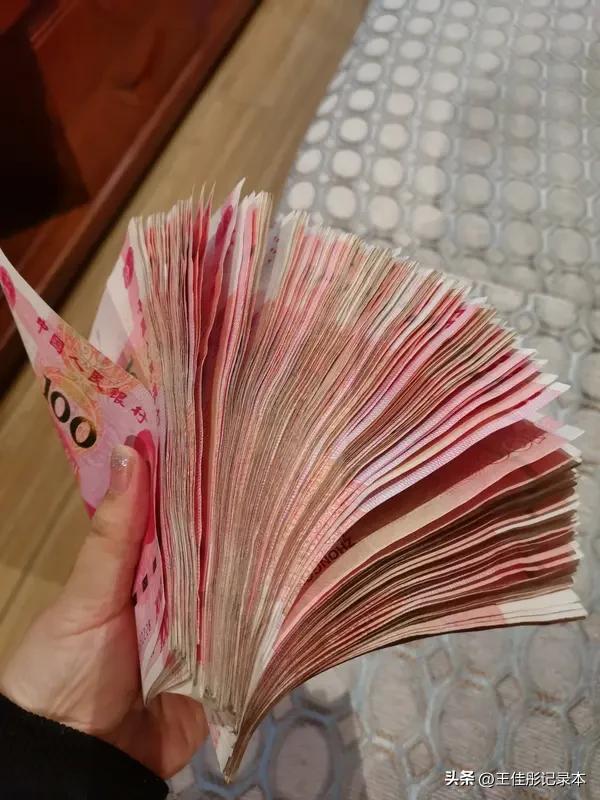 30多岁没结婚，家人都觉得我存了很多钱……

整整9年没和家人见过面，上个月和妈