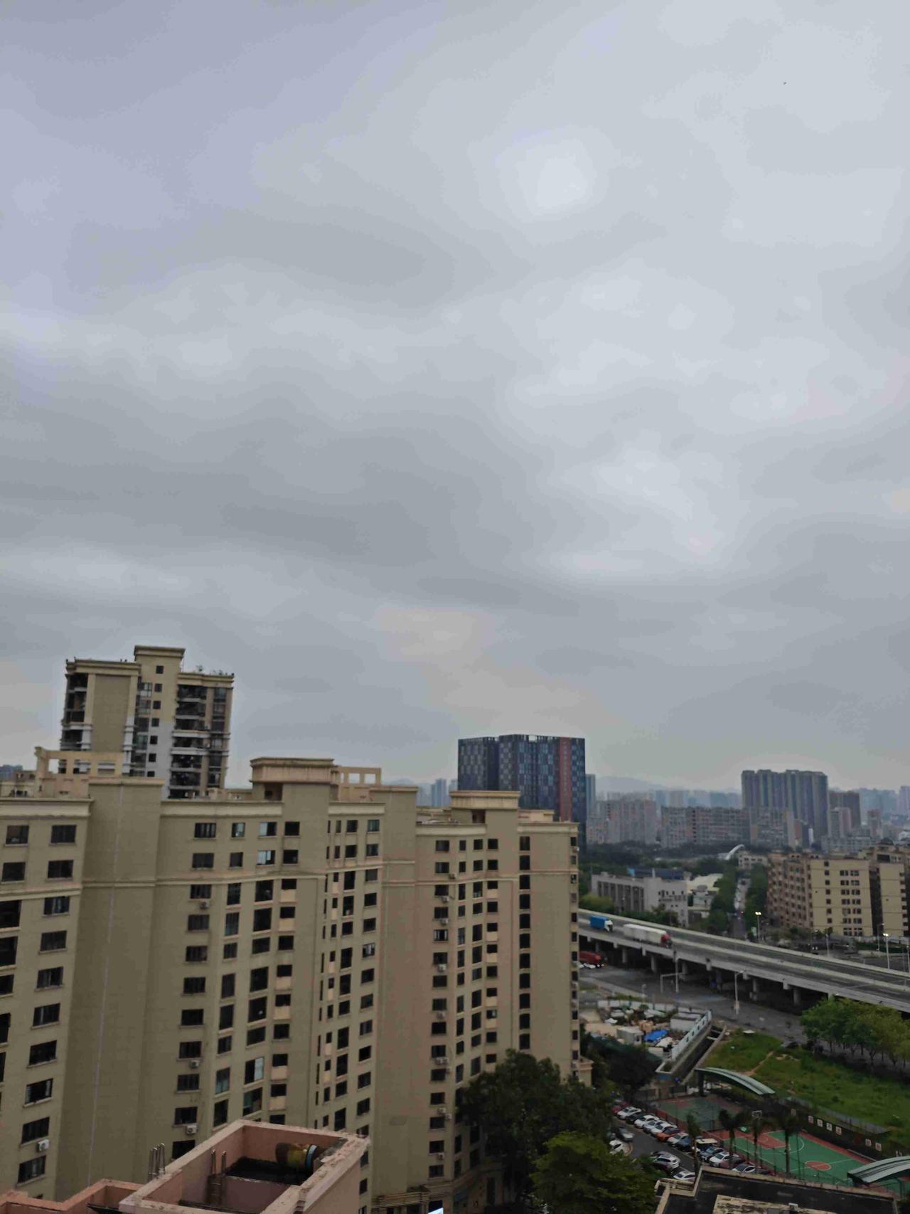 我的今日状态：😁轻松愉快
我这里的天气：☁️阴天深圳今日阴天，气温26度到33