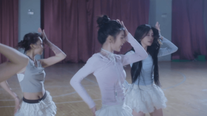 RED先行曲全方面夯RED在新歌MV里跳芭蕾 芭蕾那段不是只有几个镜头，是实打实