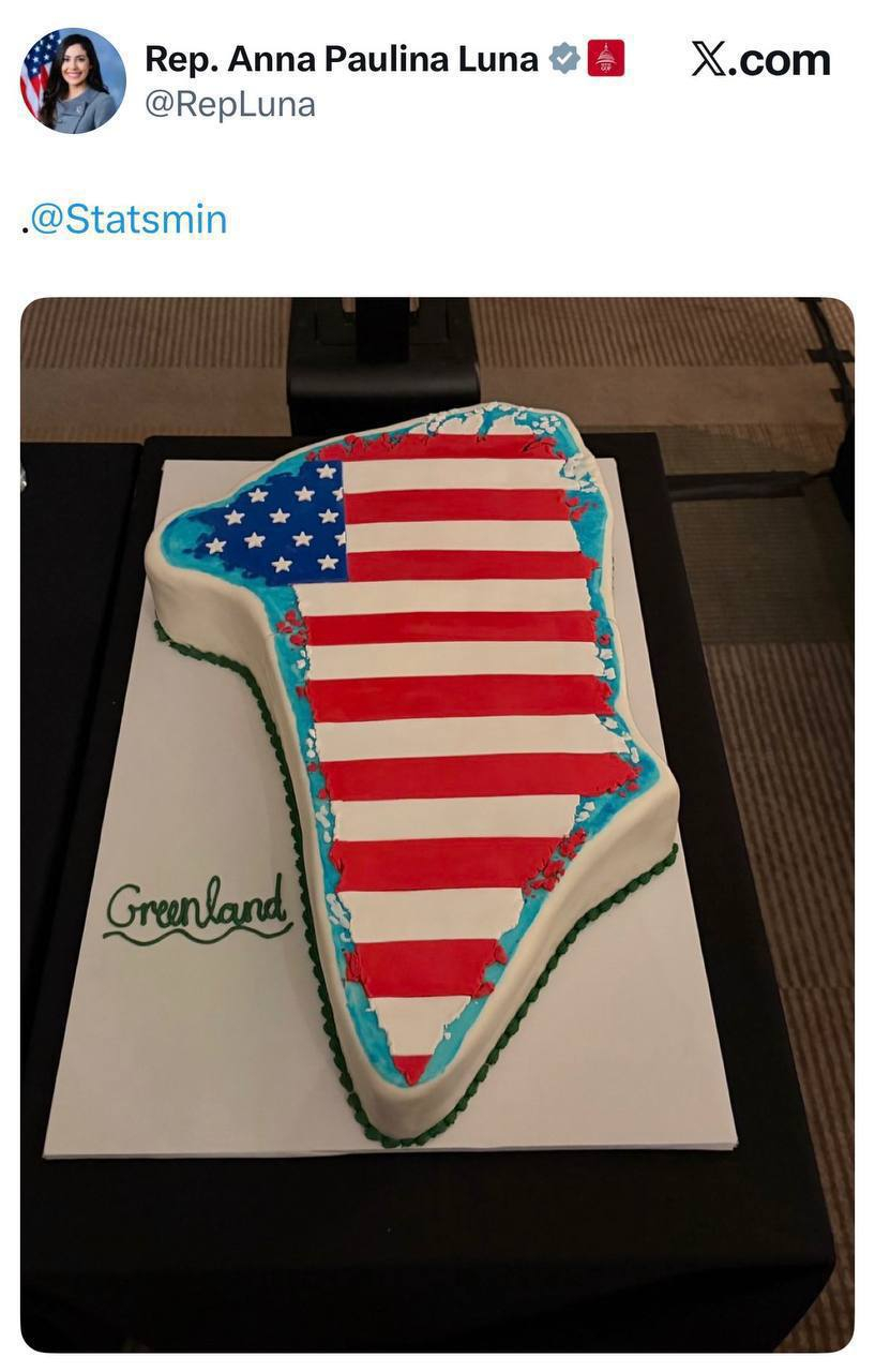 今日一图美国共和党议员安娜·保利娜·卢纳分享了一张图片，一个格陵兰岛形状的蛋糕铺