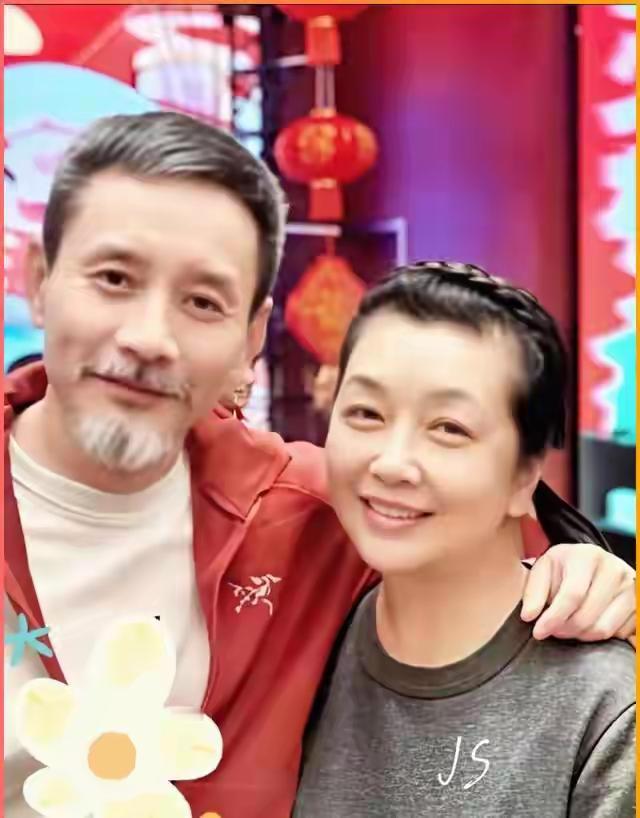 江珊[玫瑰]
田小洁
夫妻照