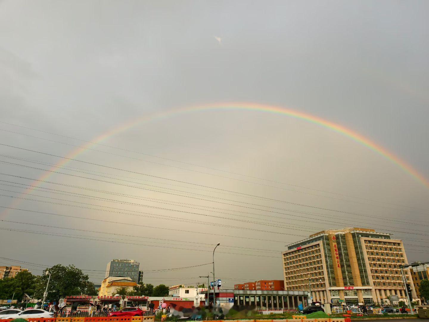 北京大雨雨停了彩虹来了祝大家心想事成～北京雨下得好大