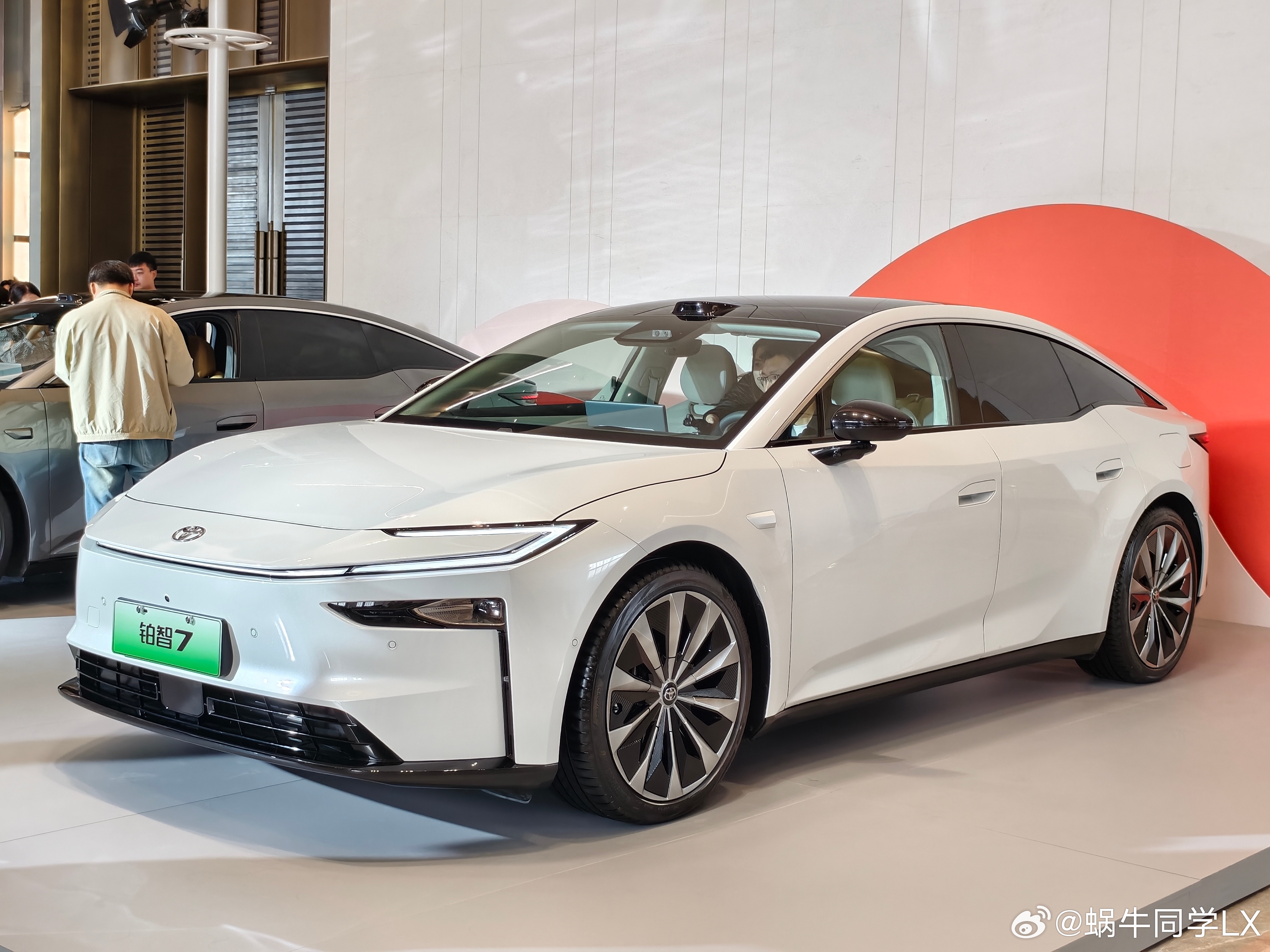 抵达广州，今天下午打卡广汽丰田首款D级豪华纯电旗舰轿车铂智7预售发布会。铂智7搭