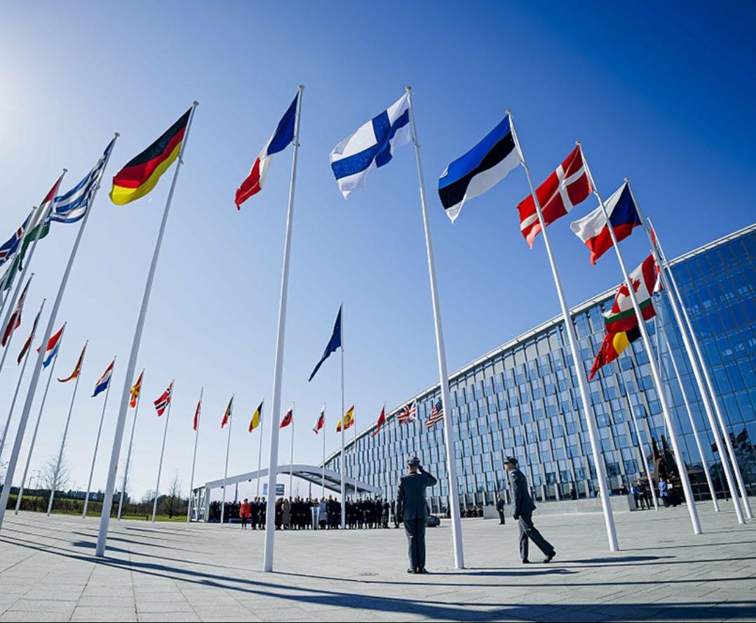 英法牵头，35国4月2日开会，专门谈霍尔木兹通航，偏偏把美国排除在外￼￼￼。
—