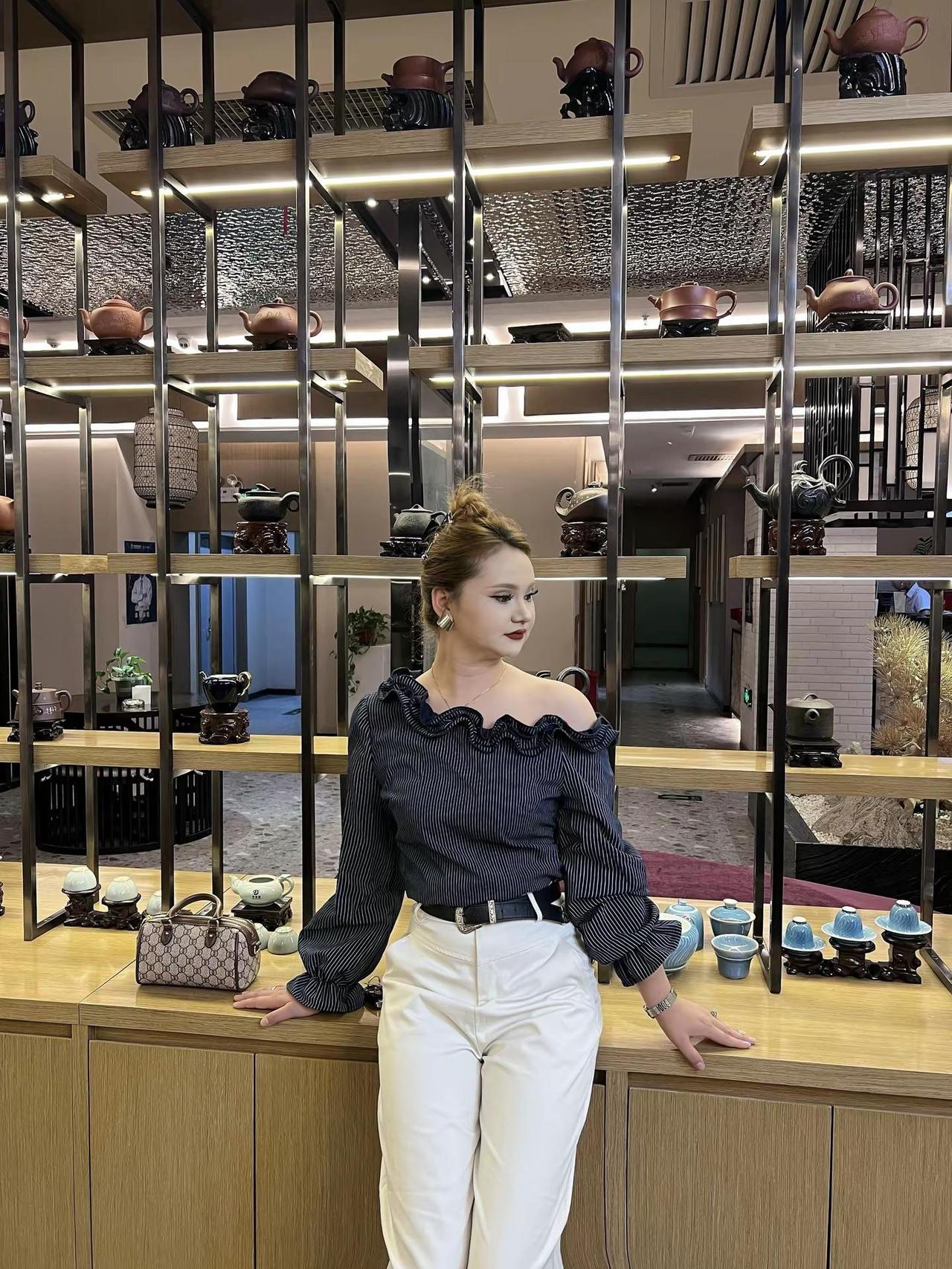 女人要自信点 别动不动说自己不好看 你看小三会说自己贱吗.