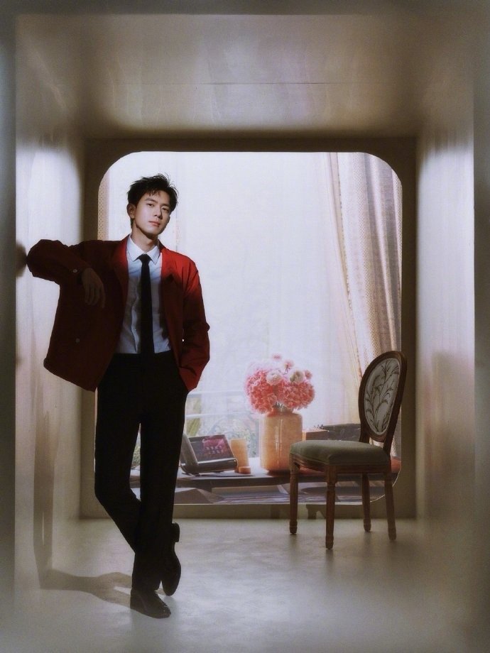 李现用自己的摄影作品做背景图 被演戏耽误的摄影博主实锤了！春晚工作室这组出发图，