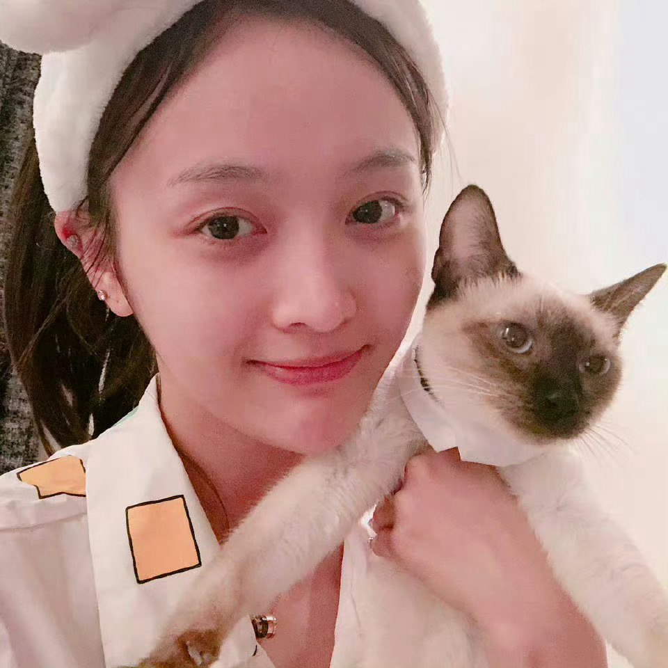 吴宣仪爱上另一个我 💙吴宣仪我们和你在一起 【180817   |   ins